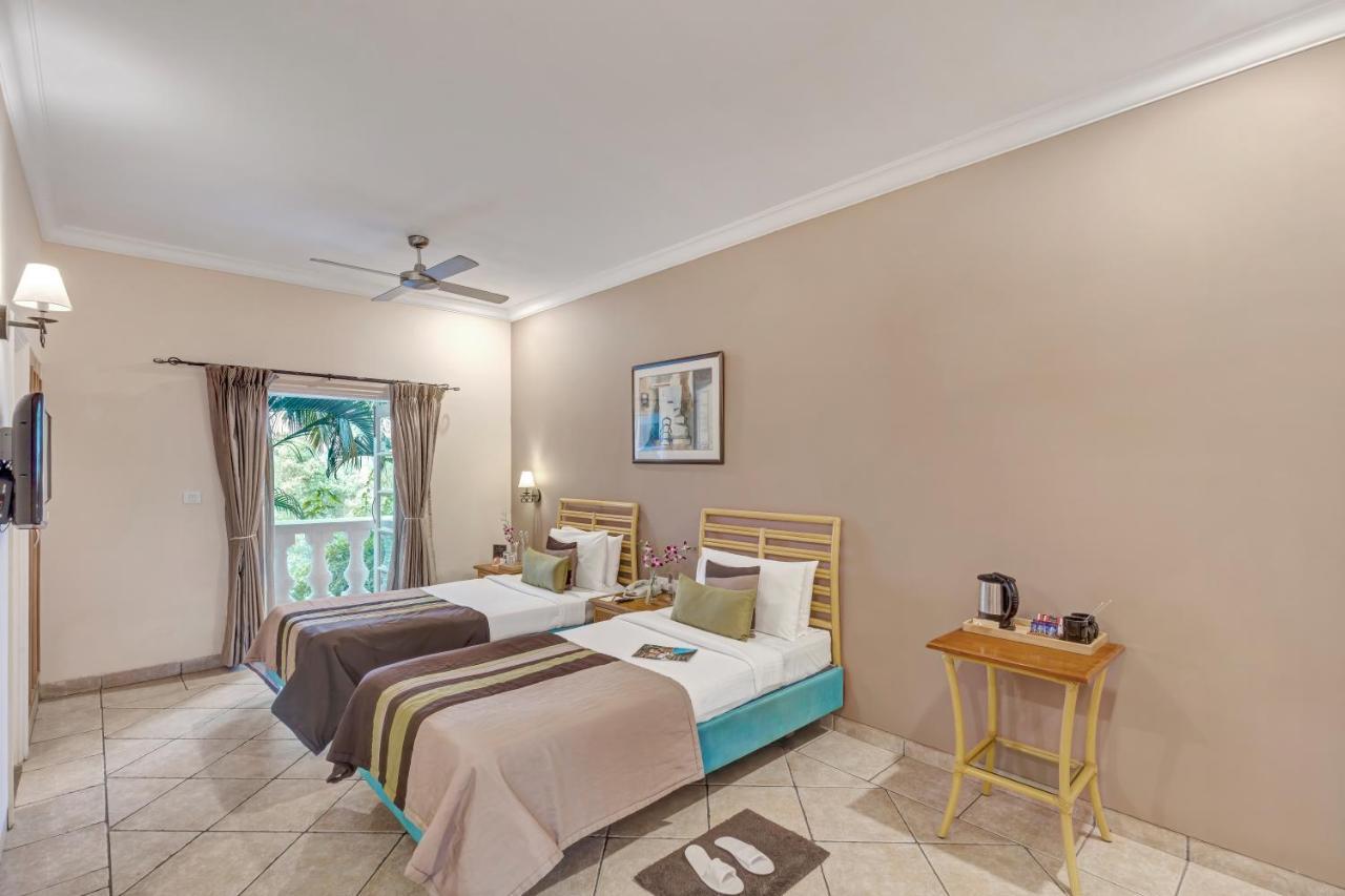 בנולים Club Mahindra Emerald Palms, Goa מראה חיצוני תמונה