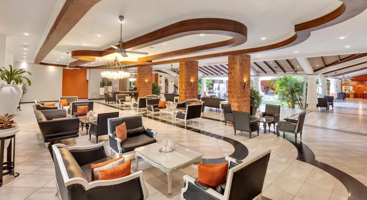 בנולים Club Mahindra Emerald Palms, Goa מראה חיצוני תמונה