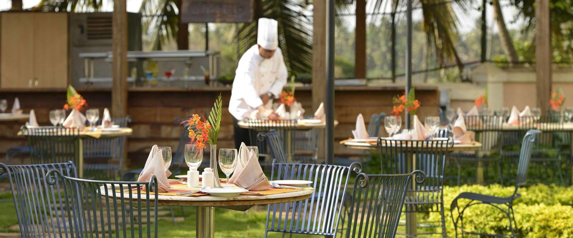 בנולים Club Mahindra Emerald Palms, Goa מראה חיצוני תמונה