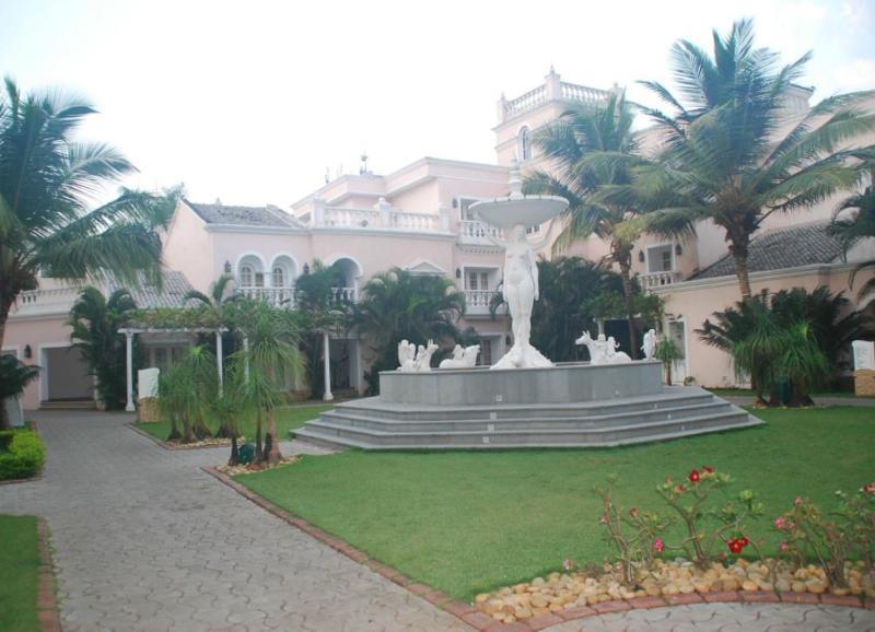 בנולים Club Mahindra Emerald Palms, Goa מראה חיצוני תמונה