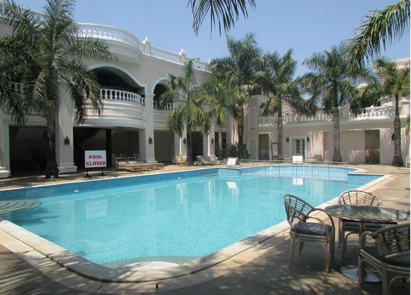 בנולים Club Mahindra Emerald Palms, Goa מראה חיצוני תמונה