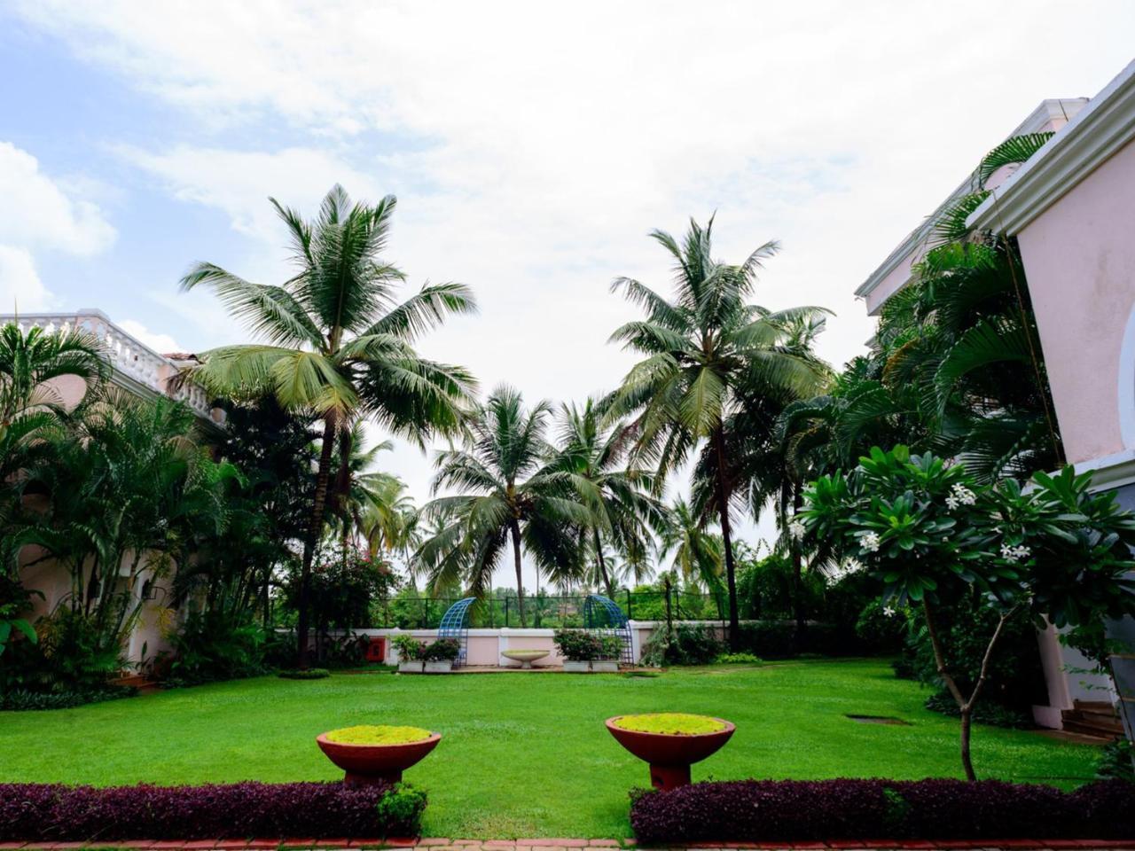 בנולים Club Mahindra Emerald Palms, Goa מראה חיצוני תמונה