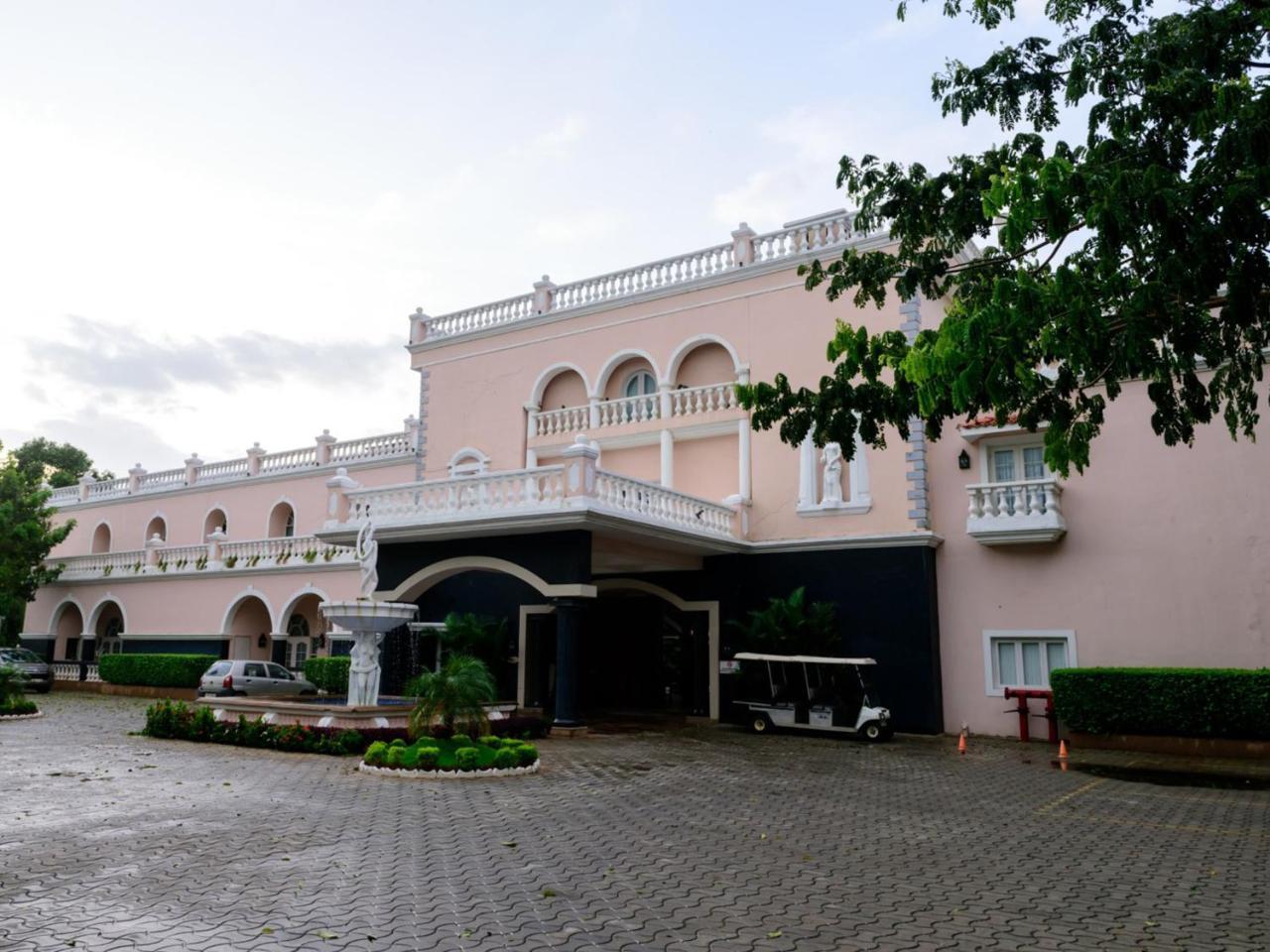 בנולים Club Mahindra Emerald Palms, Goa מראה חיצוני תמונה