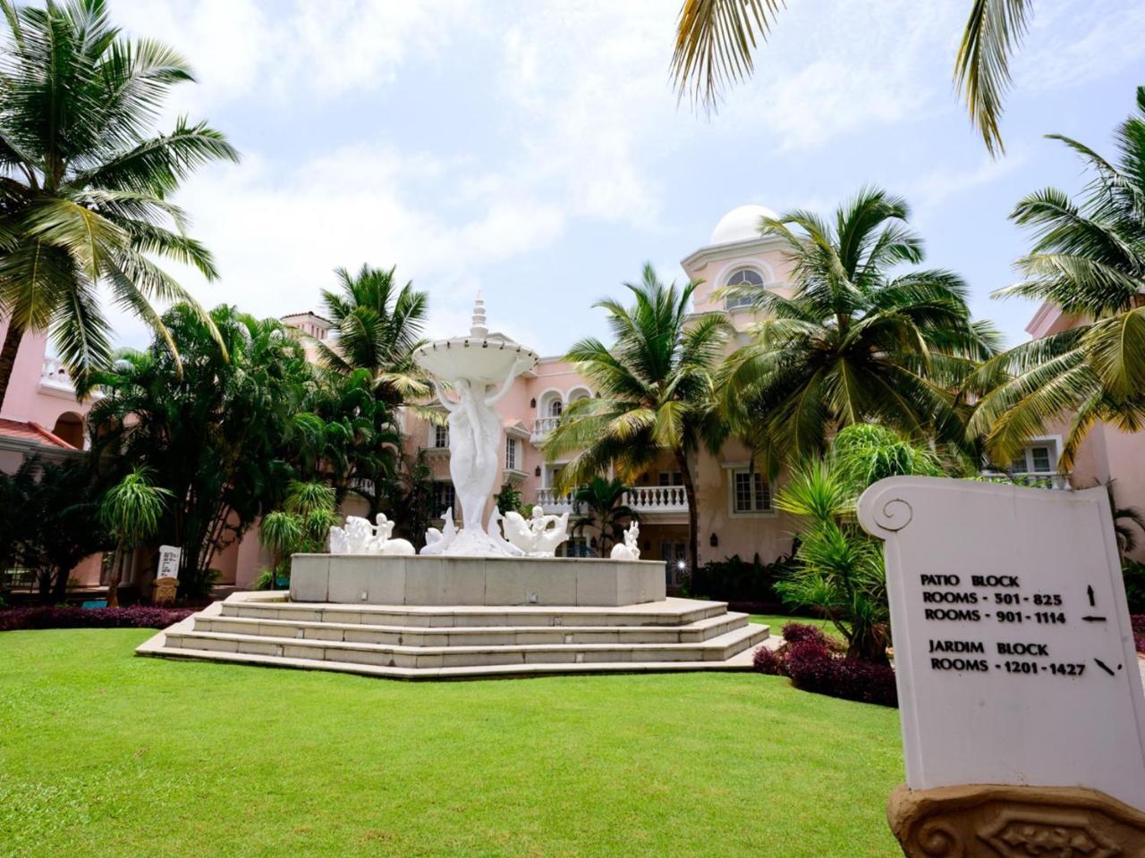 בנולים Club Mahindra Emerald Palms, Goa מראה חיצוני תמונה