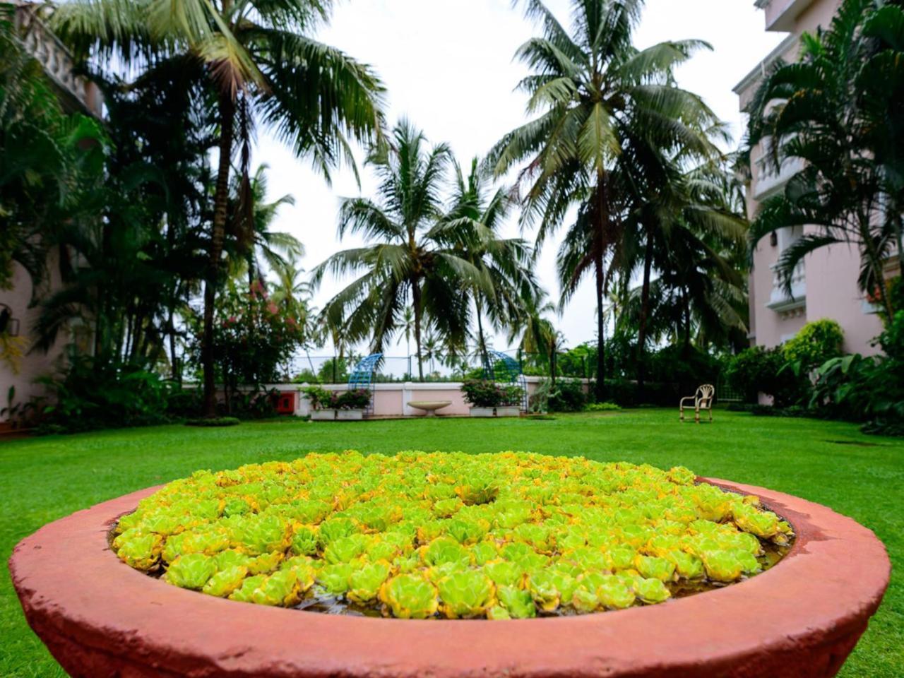 בנולים Club Mahindra Emerald Palms, Goa מראה חיצוני תמונה
